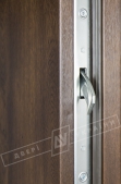 Двери входные уличные серии "GRAND HOUSE 73 mm" / Модель №1 / цвет: Тёмный орех / Защитная ручка на планке