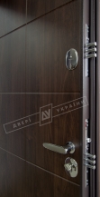 Двері вхідні серії "БС 3" / Комплектація №2 [KALE] / Модель: КЕЙС / Горіх темний